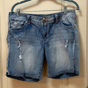 Rue21 Junior Size 13/14 80% Cotton/18% Polyester/2% Cuffed Denim Shorts.